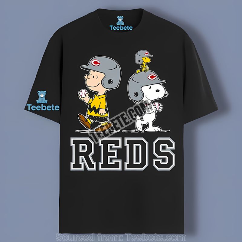 Cincinnati Reds Charlie Brown And Snoopy Play Together Classic Shirt