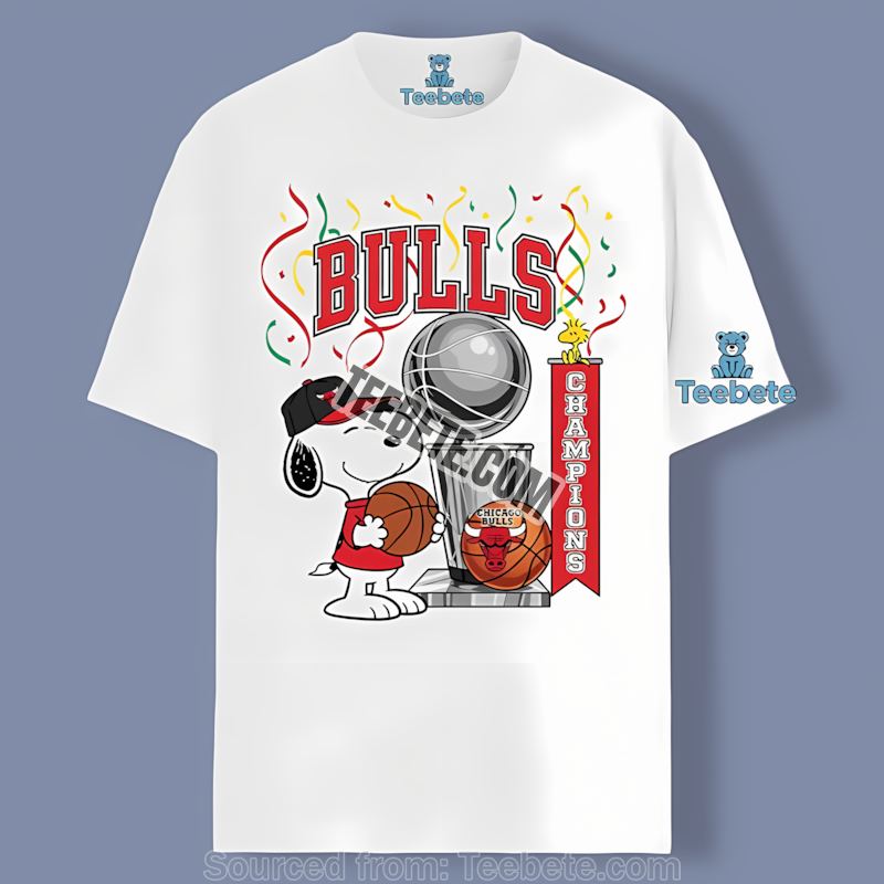 Chicago Bulls Snoopy Helmet Showdown Regular Shirt Chicago Bulls Snoopy Helmet Showdown Regular Shirt