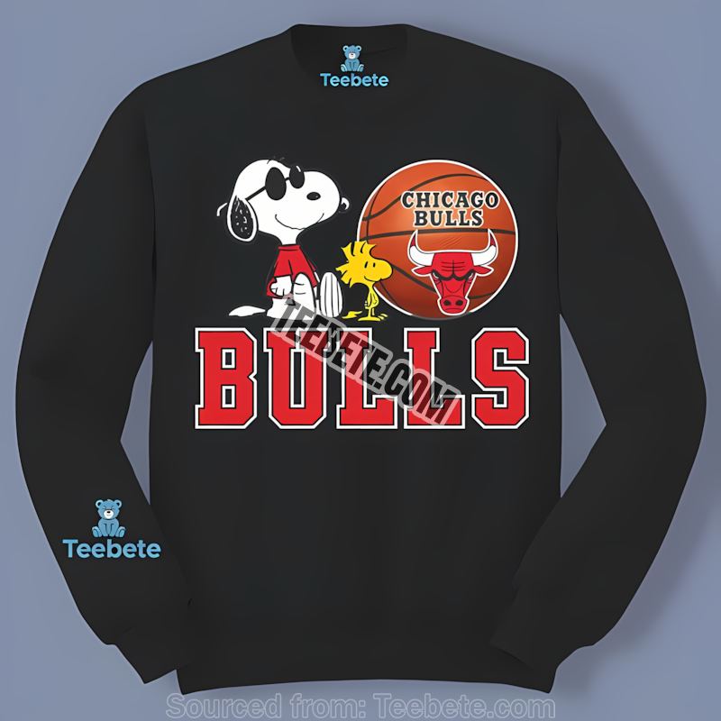 Chicago Bulls Snoopy Helmet Showdown Regular Long Sleeve Chicago Bulls Snoopy Helmet Showdown Regular Long Sleeve