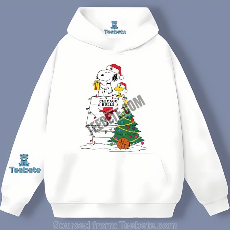 Chicago Bulls Woodstock And Snoopy Xmas Retro Hoodie Chicago Bulls Woodstock And Snoopy Xmas Retro Hoodie