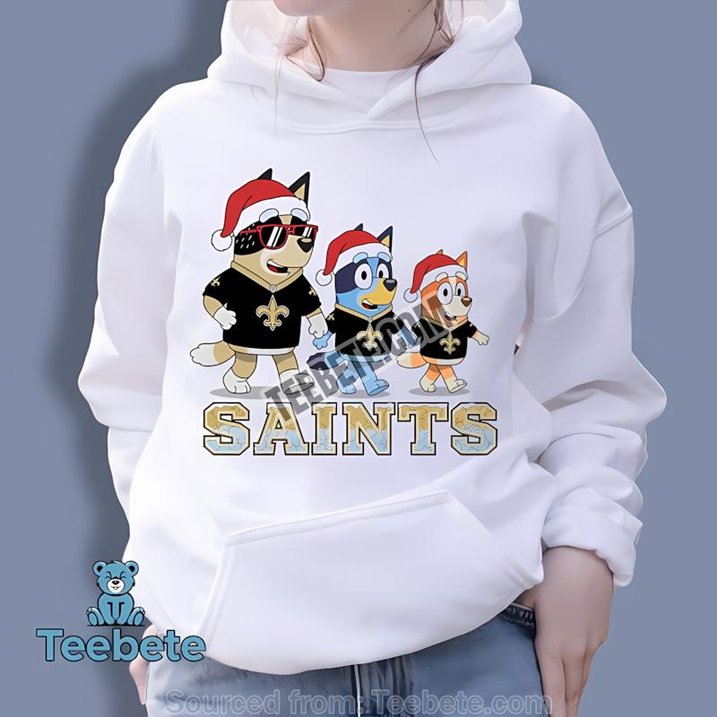 New Orleans Saints Bluey Family Santa Hat Christmas Parade Hoodie New Orleans Saints Bluey Family Santa Hat Christmas Parade Hoodie