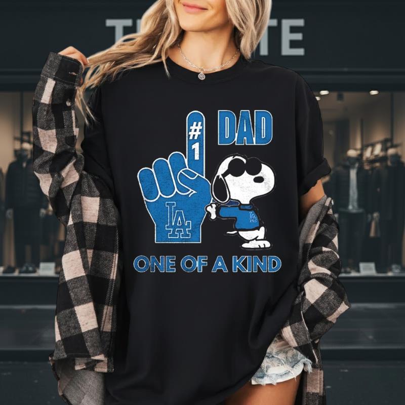 Los Angeles Dodgers Snoopy Dad Gift Baseball Fan T-Shirt